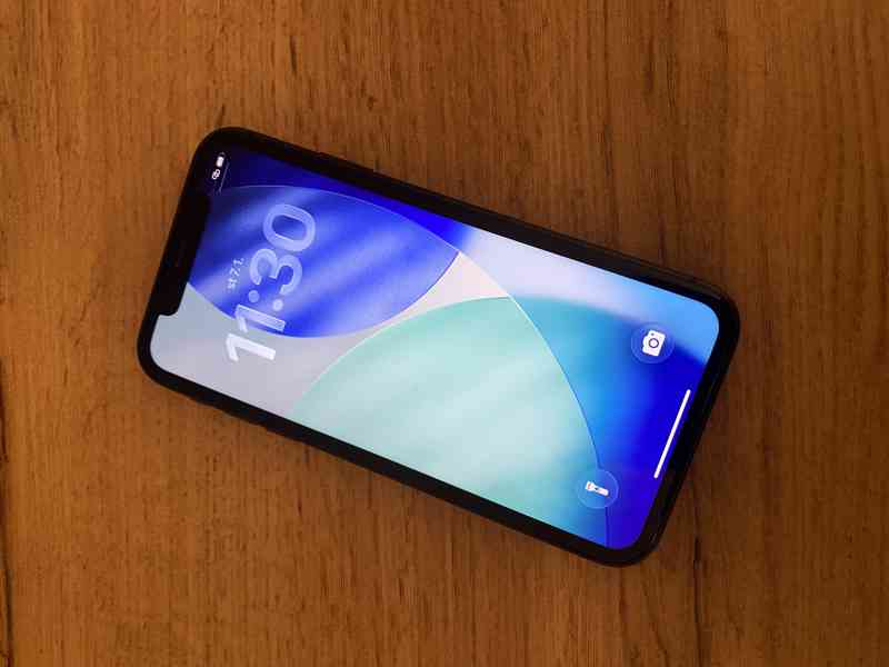 iPhone 11 64 GB - Perfektní stav - foto 2