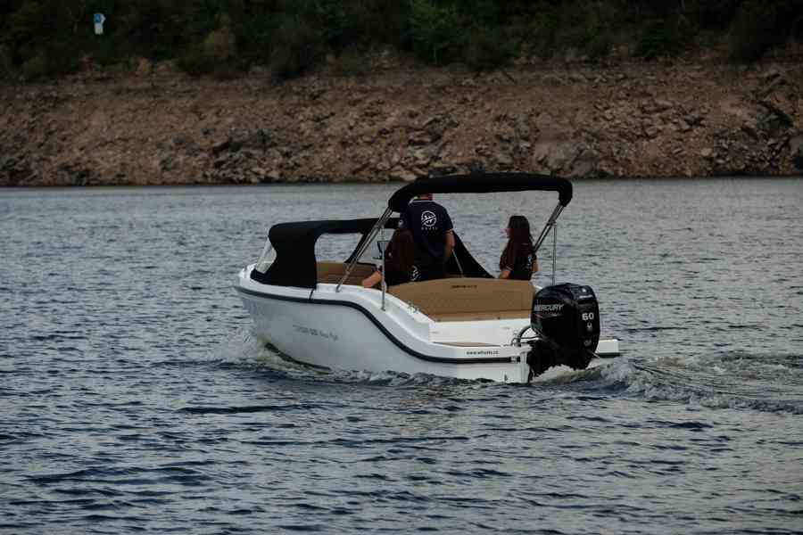 NOVÁ motor.loď Corsiva 505 New Age + Mercury F 60 - foto 4