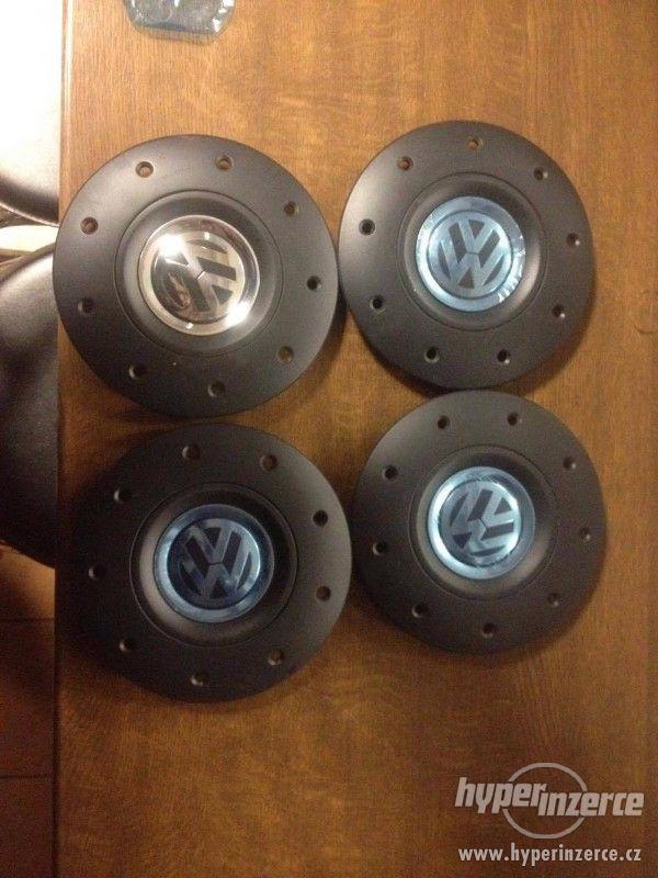 Nabízím VW plastové pokličky do středů plechových disků - foto 1