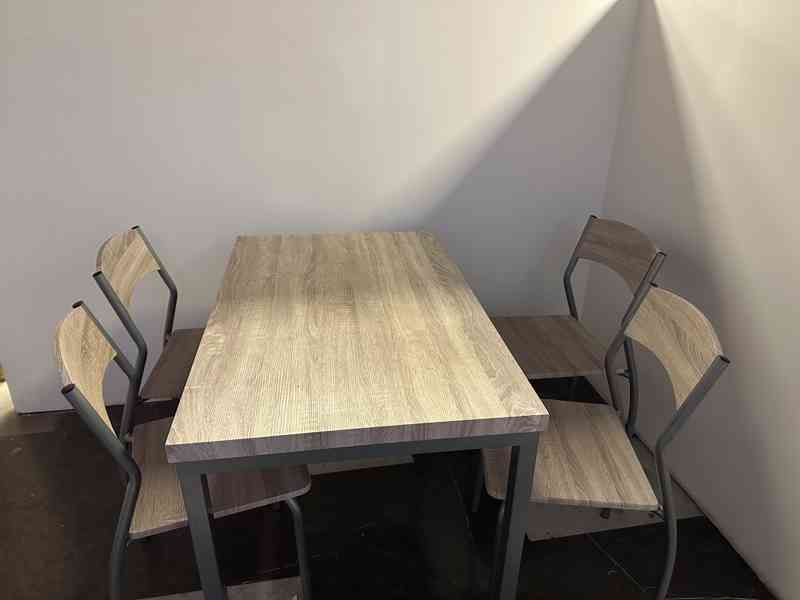 URGENTNÍ!! Kuchyňská sestava + spotřebiče + stůl + 4 židle - foto 2