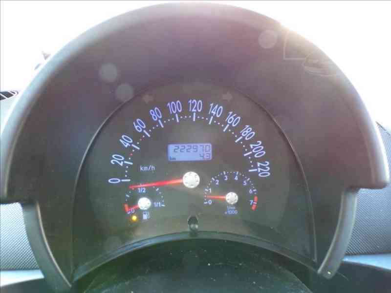 Volkswagen New Beetle 2,0 i - foto 5