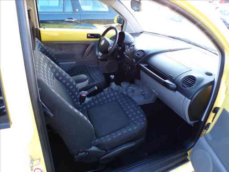 Volkswagen New Beetle 2,0 i - foto 12