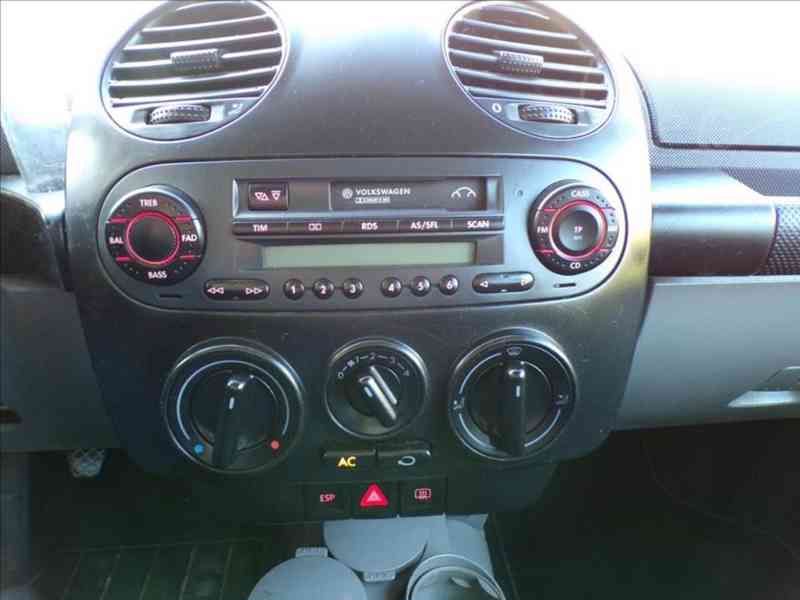 Volkswagen New Beetle 2,0 i - foto 6
