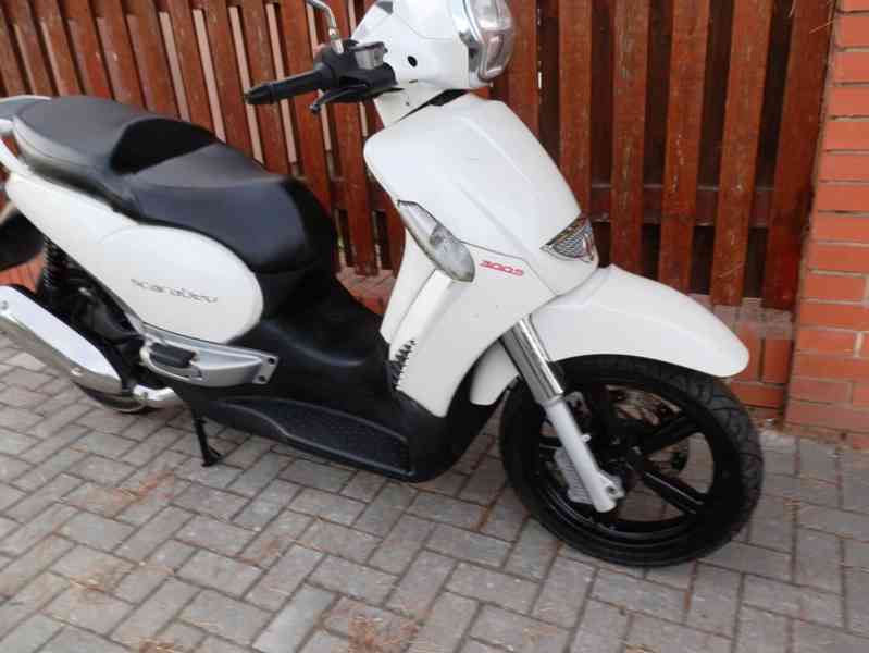 Aprilia Scarabeo 300 Light - foto 11