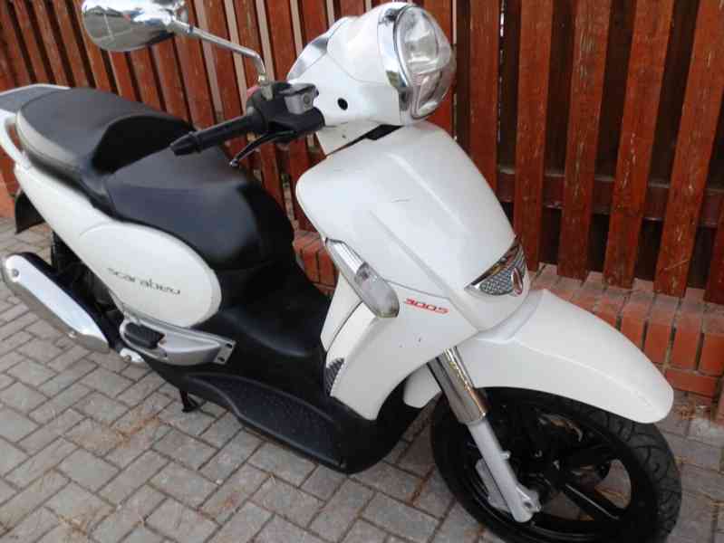 Aprilia Scarabeo 300 Light - foto 19