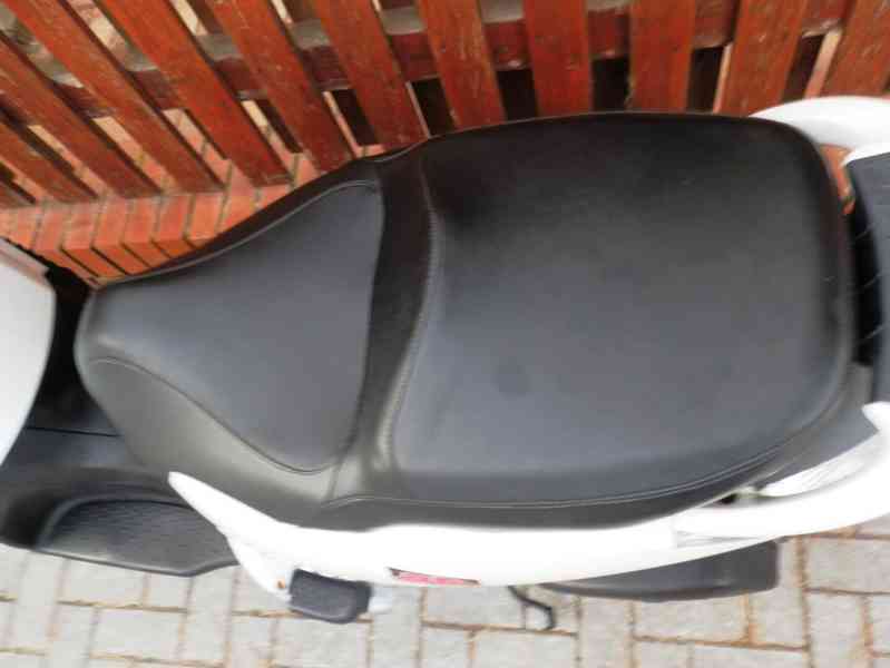 Aprilia Scarabeo 300 Light - foto 8