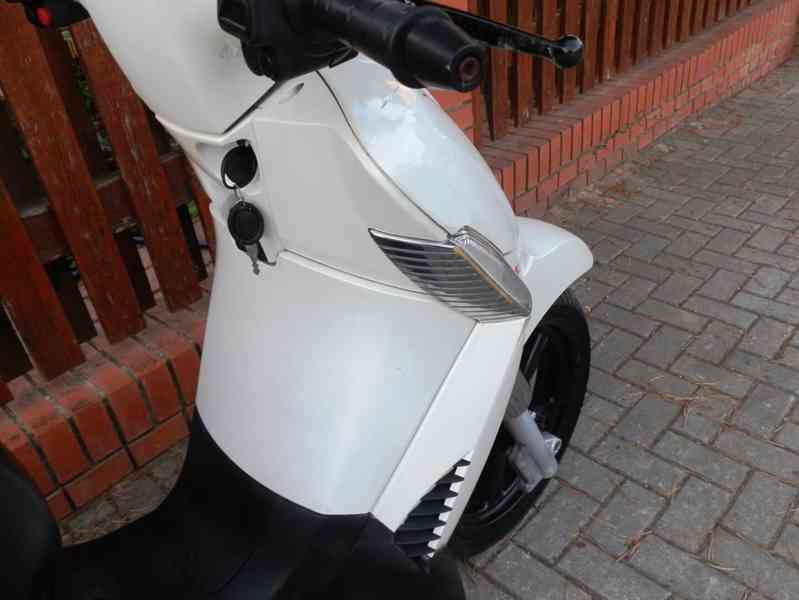 Aprilia Scarabeo 300 Light - foto 18