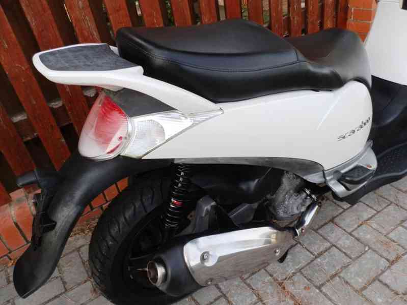 Aprilia Scarabeo 300 Light - foto 16