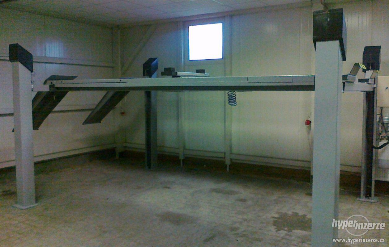 Čtyřsloupový zvedák na geometrii - foto 1