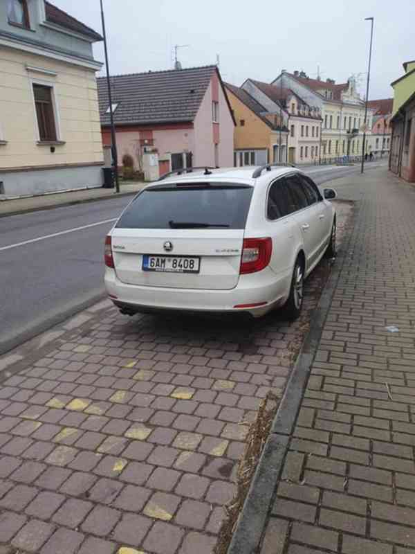 Osobní automobil tovární značky ŠKODA SUPERB - foto 2