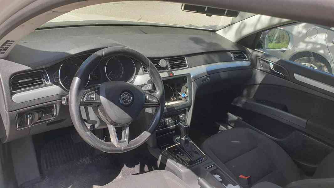 Osobní automobil tovární značky ŠKODA SUPERB - foto 6