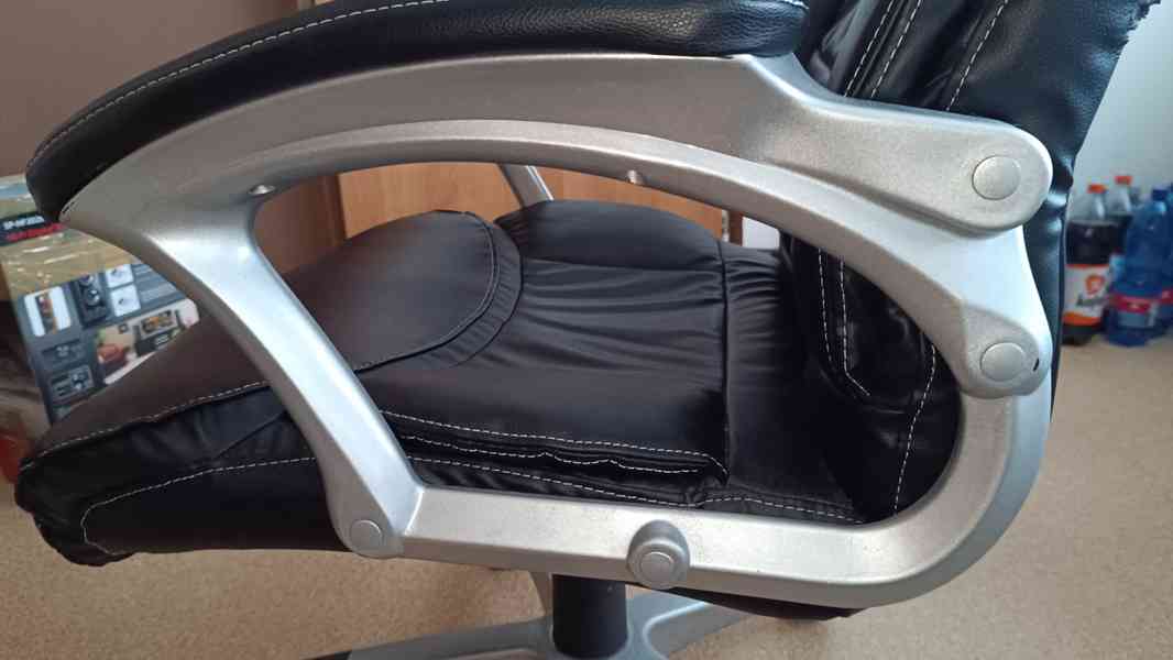 Prodám univerzální stůl na psaní a na PC,i křeslo ke stolu. - foto 17