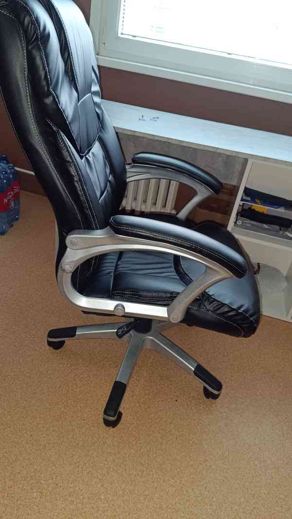 Prodám univerzální stůl na psaní a na PC,i křeslo ke stolu. - foto 5