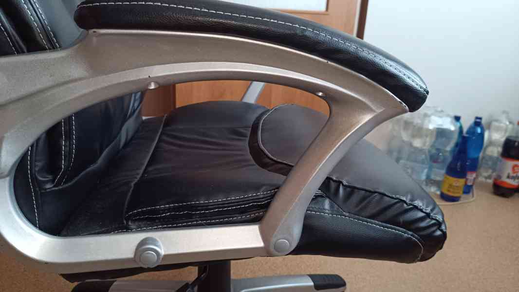 Prodám univerzální stůl na psaní a na PC,i křeslo ke stolu. - foto 18