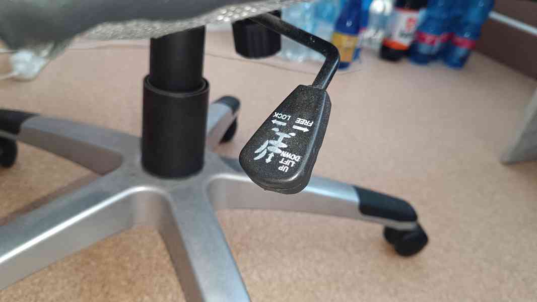 Prodám univerzální stůl na psaní a na PC,i křeslo ke stolu. - foto 15