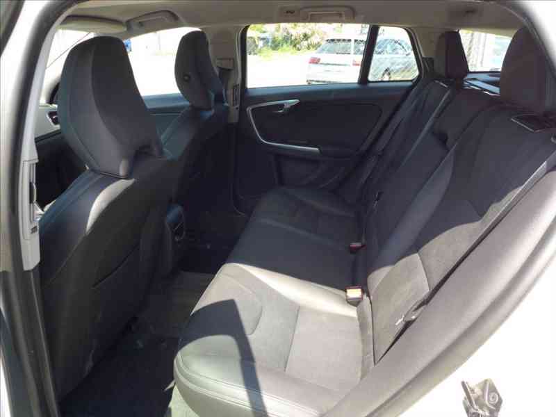 Volvo V60 1,6 D DIGI AC, SERVIS, 1.MAJ - foto 6