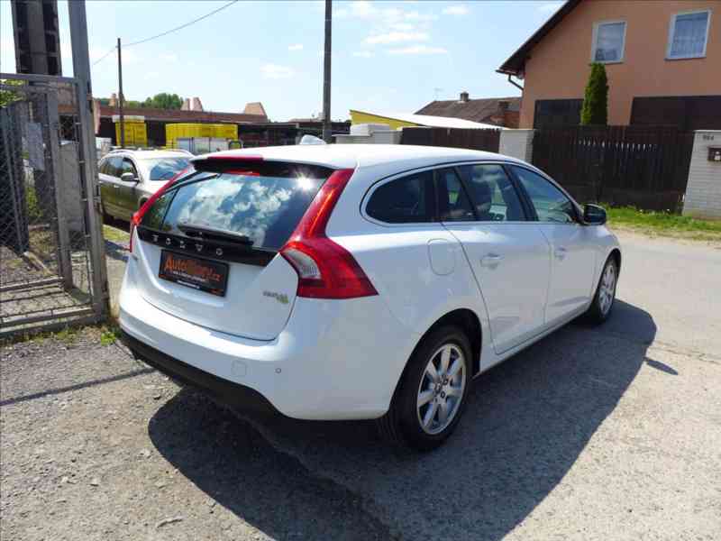 Volvo V60 1,6 D DIGI AC, SERVIS, 1.MAJ - foto 3