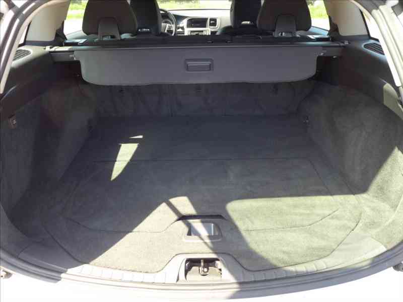 Volvo V60 1,6 D DIGI AC, SERVIS, 1.MAJ - foto 8