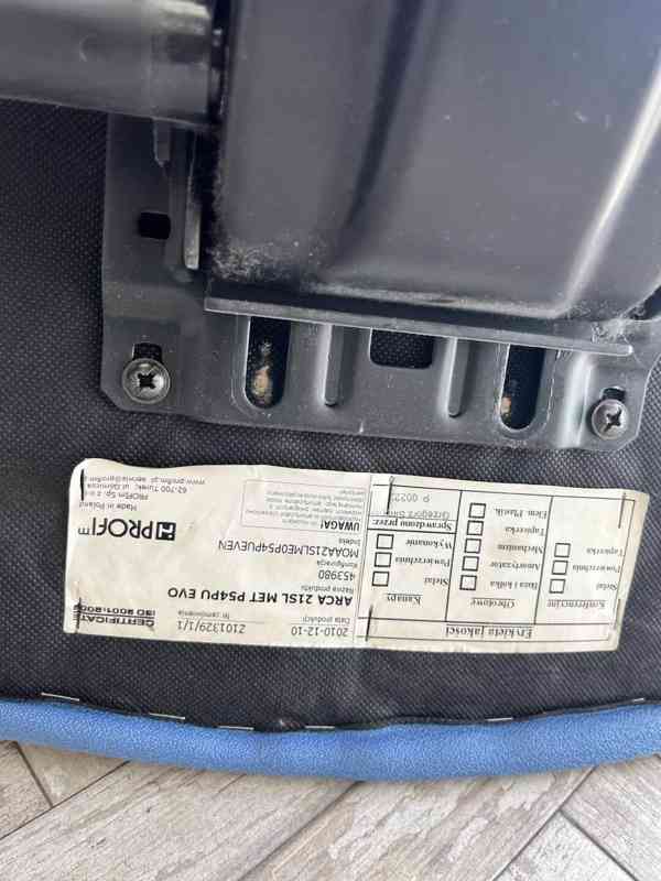 Kancelářská židle modrá látková - foto 4