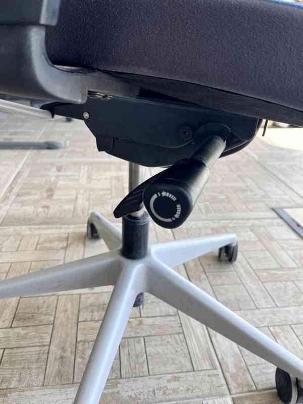 Kancelářská židle modrá látková - foto 2