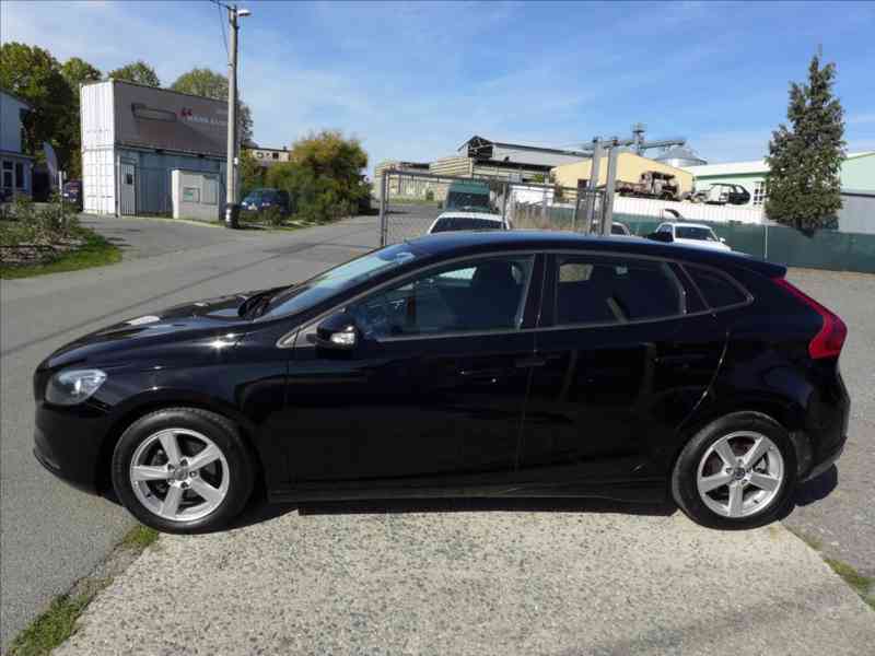 Volvo V40 1,6 D2 KAMERA, PLNÝ SERVIS - foto 8