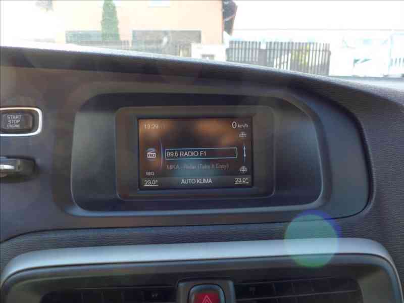 Volvo V40 1,6 D2 KAMERA, PLNÝ SERVIS - foto 15