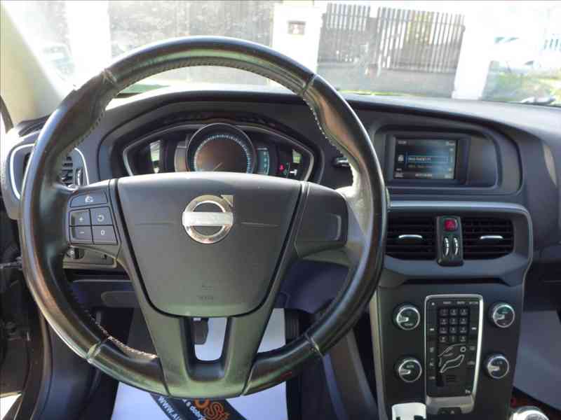 Volvo V40 1,6 D2 KAMERA, PLNÝ SERVIS - foto 10