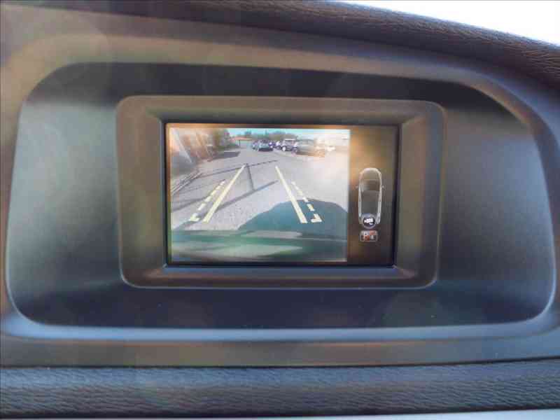 Volvo V40 1,6 D2 KAMERA, PLNÝ SERVIS - foto 14