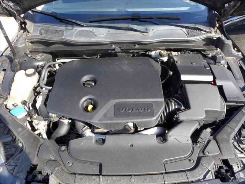 Volvo V40 1,6 D2 KAMERA, PLNÝ SERVIS - foto 20