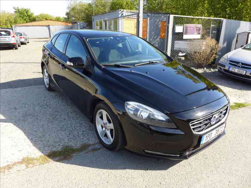 Volvo V40 1,6 D2 KAMERA, PLNÝ SERVIS - foto 3