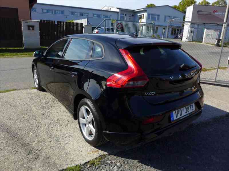 Volvo V40 1,6 D2 KAMERA, PLNÝ SERVIS - foto 7