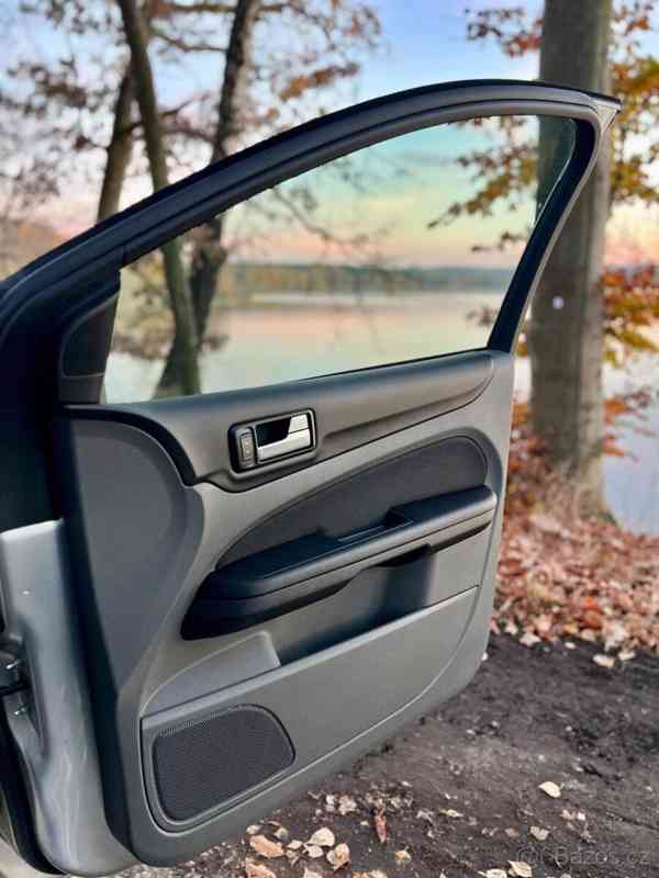 Ford Focus 1,6   85 kw - foto 6