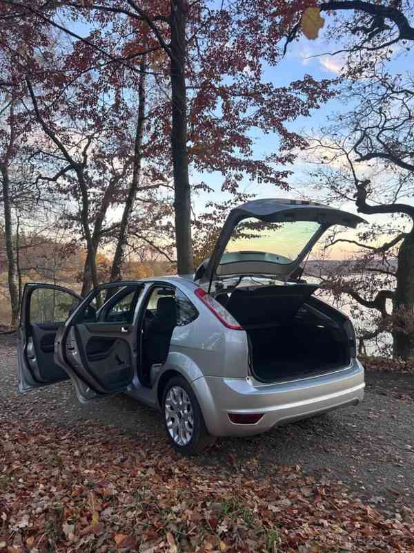 Ford Focus 1,6   85 kw - foto 4