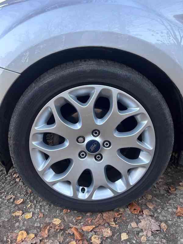 Ford Focus 1,6   85 kw - foto 9