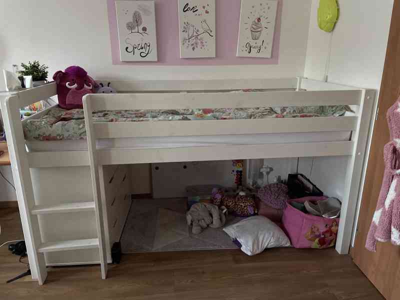Dětská vyvýšená postel s komodou se šuplíky - foto 2