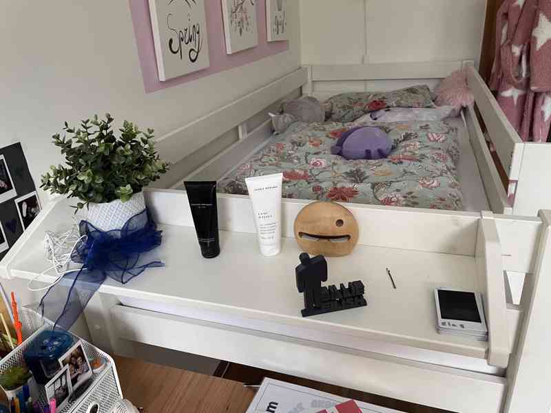 Dětská vyvýšená postel s komodou se šuplíky - foto 3