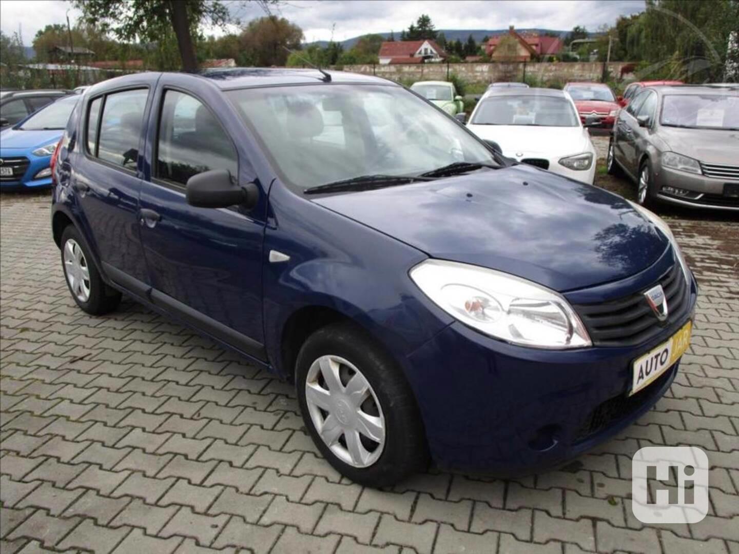 Dacia Sandero 1,2 16V KLIMA,TAŽNÉ ZAŘÍZENÍ - foto 1