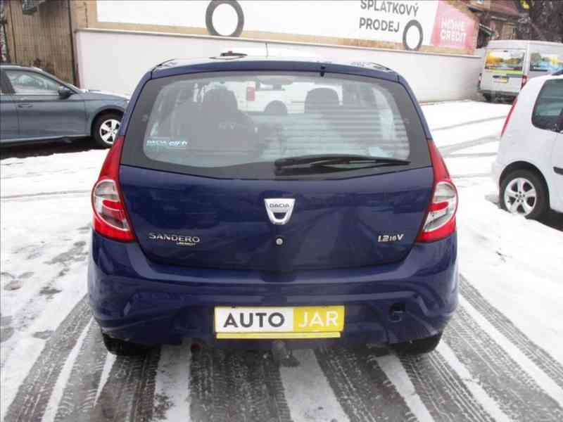 Dacia Sandero 1,2 16V KLIMA,TAŽNÉ ZAŘÍZENÍ - foto 16