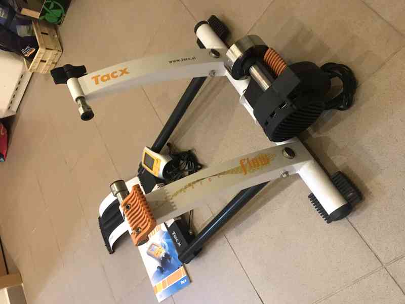 Trenažér Tacx Flow - foto 1