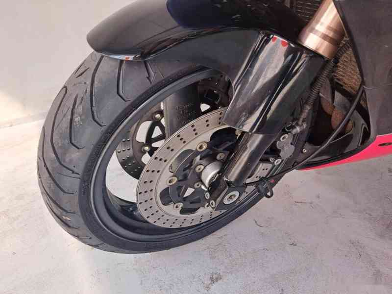 Kawasaki ZXR 750 - foto 13