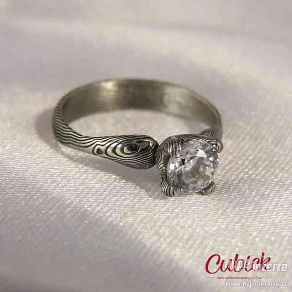 Originální zásnubní prsten z damasteel - foto 1