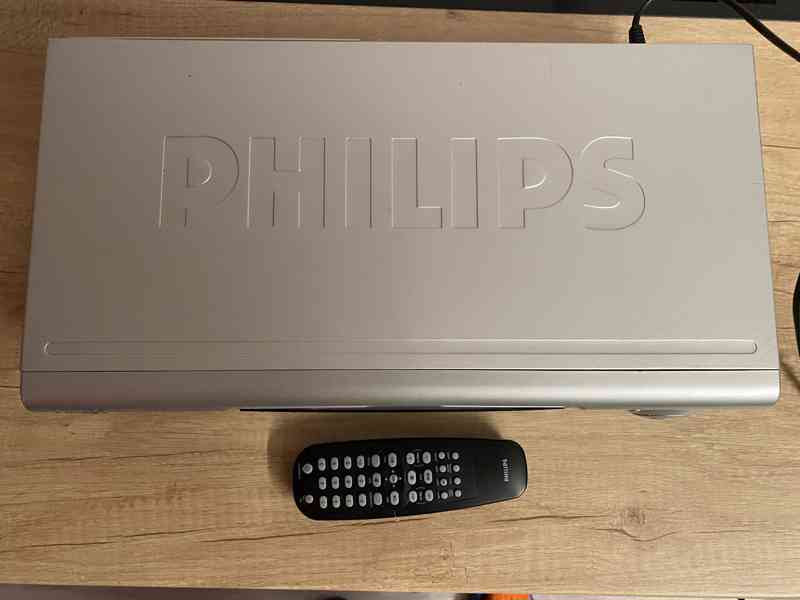 Značkový videorekordér Philips VR730 - foto 6