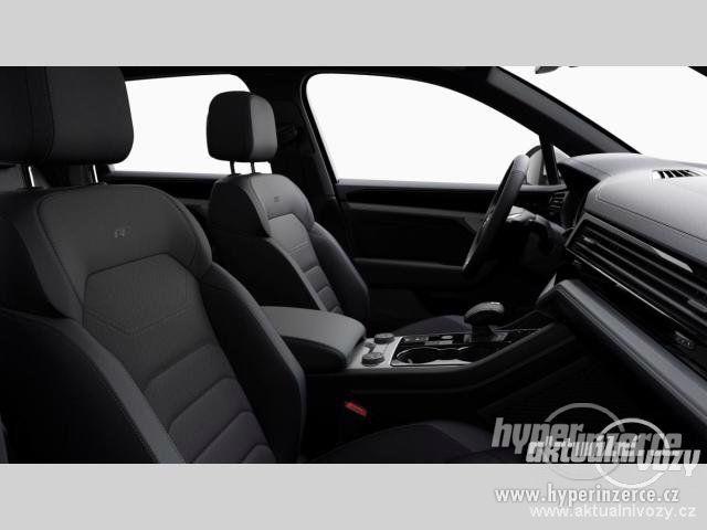 Nový vůz Volkswagen Touareg 3.0, nafta, automat, navigace, kůže - foto 2