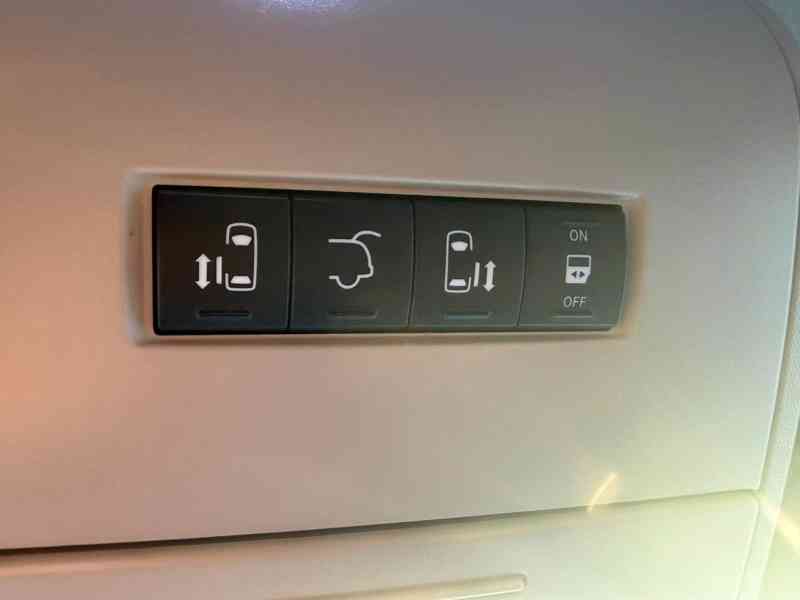 Chrysler Town Country 3,6 Limited DVD 2016 - foto 19