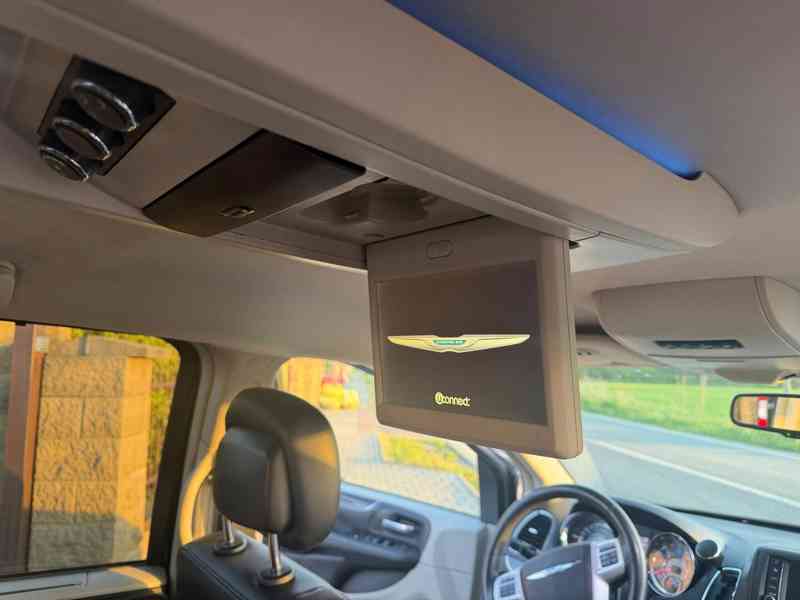 Chrysler Town Country 3,6 Limited DVD 2016 - foto 12