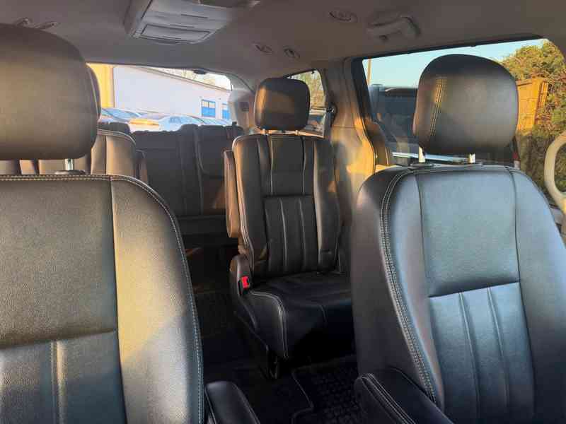 Chrysler Town Country 3,6 Limited DVD 2016 - foto 11
