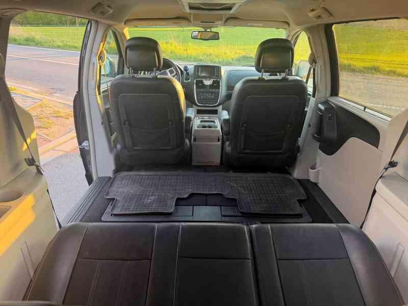 Chrysler Town Country 3,6 Limited DVD 2016 - foto 9