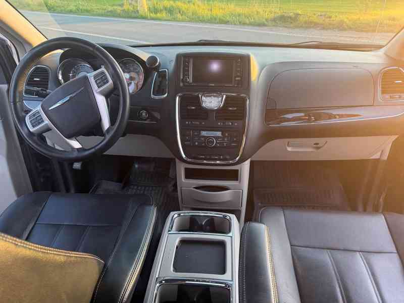 Chrysler Town Country 3,6 Limited DVD 2016 - foto 13