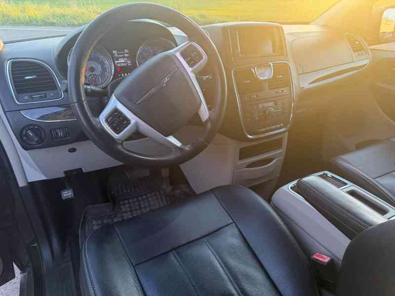 Chrysler Town Country 3,6 Limited DVD 2016 - foto 15