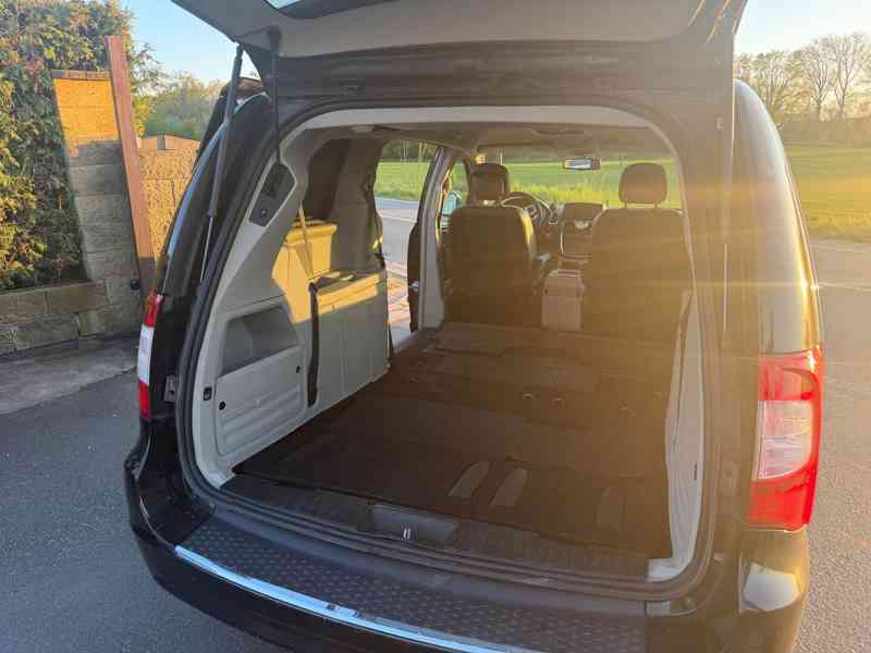 Chrysler Town Country 3,6 Limited DVD 2016 - foto 8